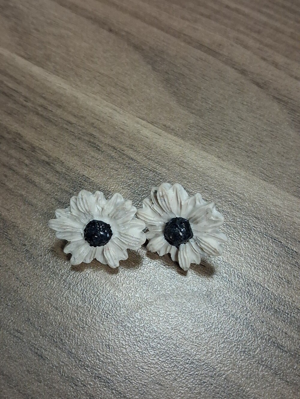 White Floral Sunflower Stud Earrings with Black Center